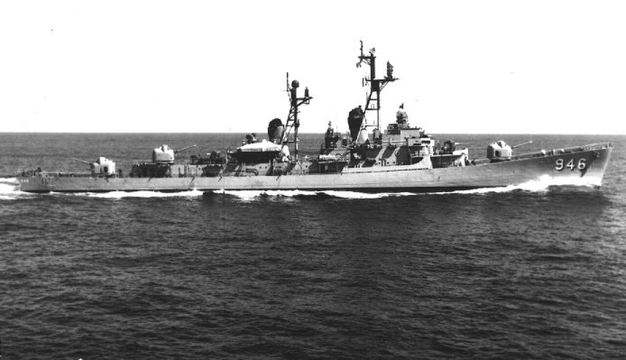 USS Edson underway off Long Beach, California, in the mid-1960s